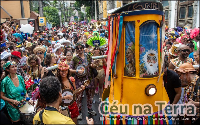 Foto desfile do Bloco Céu na Terra no Carnaval de Rua 2026 do Rio de Janeiro - carnavalnobrasil.com.br