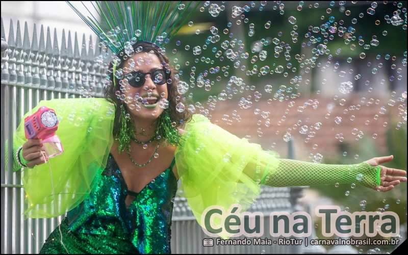 Foto desfile do Bloco Céu na Terra no Carnaval de Rua 2026 do Rio de Janeiro - carnavalnobrasil.com.br