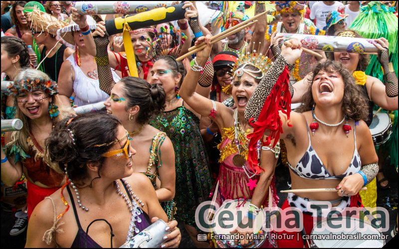 Foto desfile do Bloco Céu na Terra no Carnaval de Rua 2026 do Rio de Janeiro - carnavalnobrasil.com.br