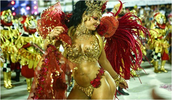 Musas do Carnaval 2022 : Viviane Araújo, Rainha de bateria das escolas de samba Salgueiro e Mancha Verde, anuncia gravidez aos 46 anos