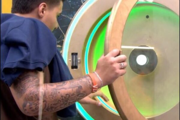 BBB 26 : Pedro aperta botão de desistência após assédio sexual